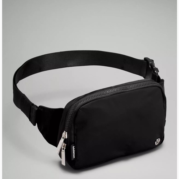 NEW ❤️ Lululemon Large Everywhere Belt Bag - Black (2L) - Picture 2 of 13
